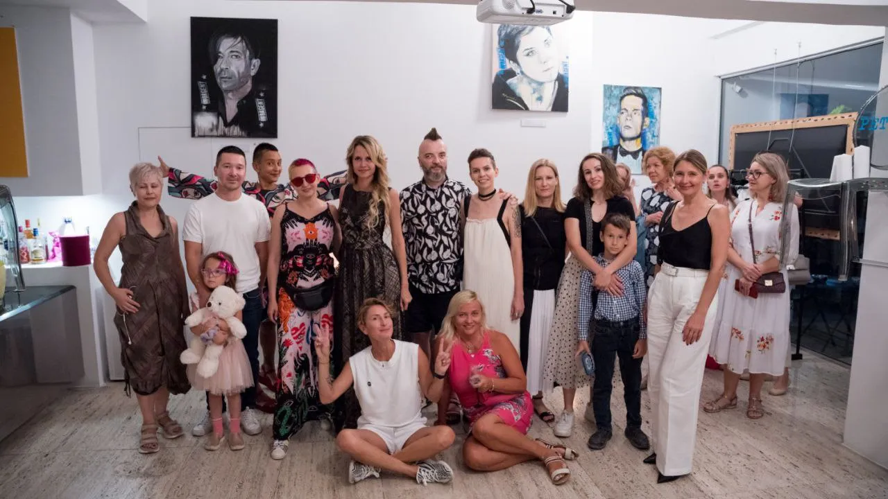 Photo from exhibition of contemporary artist Irina Sigitova - “ПОДОЗРИТЕЛЬНЫЕ ЛИЦА” “SUSPICIOUS FACES”. Exhibition has been in Cyprus in 16 of June 2023.